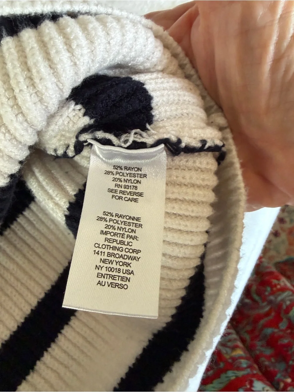 Elie Tahari Black & Cream Striped V-Neck Collared Sweater. 8-03